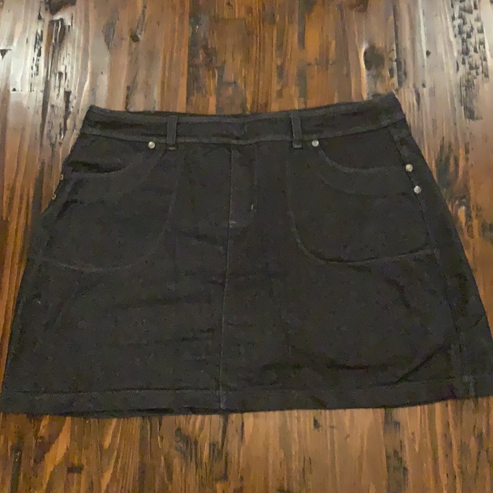Athleta stretchy blue denim skirt size large